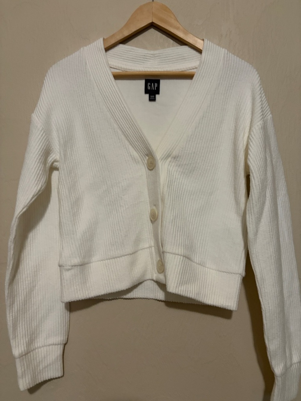 GAP Cream Ribbed V-Neck Button-Up Cardigan. Worn Once. Excellent Condition!